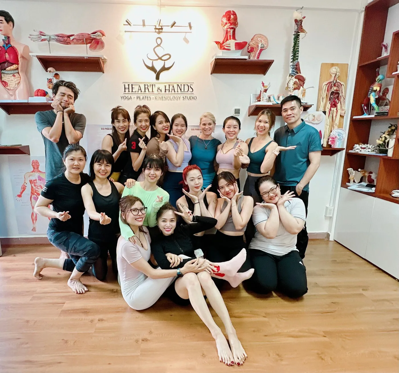 Tess Whelan avec de futurs professeurs de Pilates classique